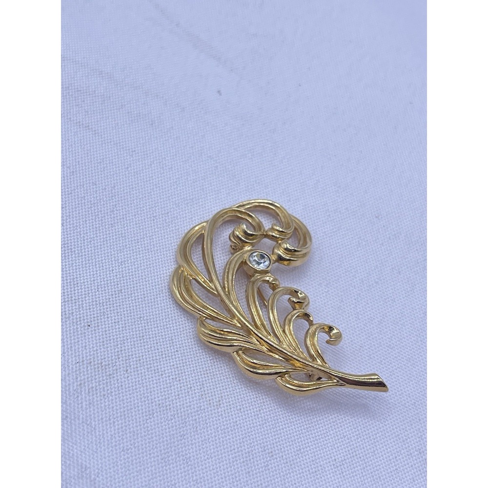 Avon Vintage 1990 Precious Plume Pin B-18
